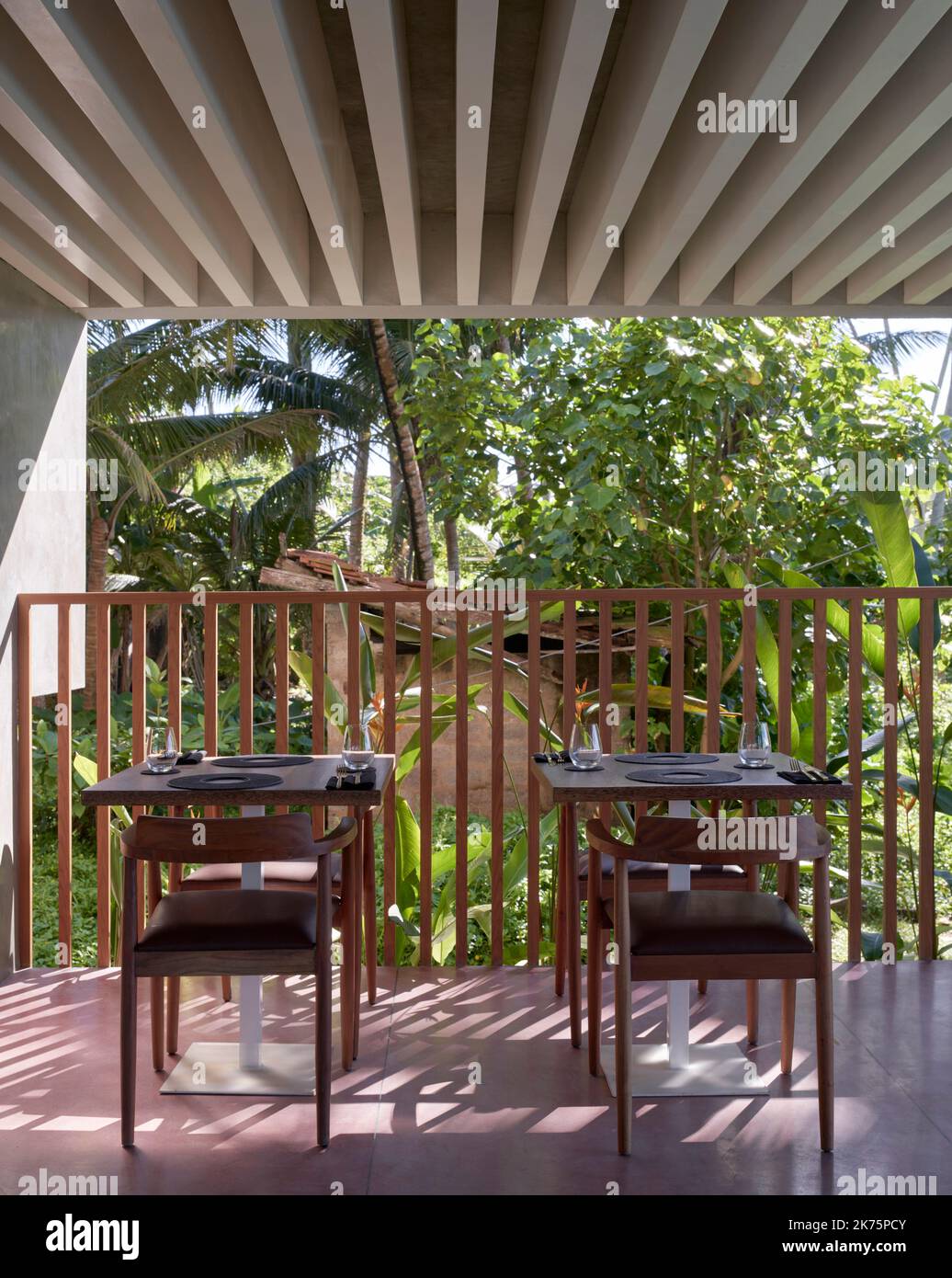 Unteres Restaurant. Harding Boutique Hotel, Ahangama, Sri Lanka. Architekt: ANARCHITECT , 2021. Stockfoto