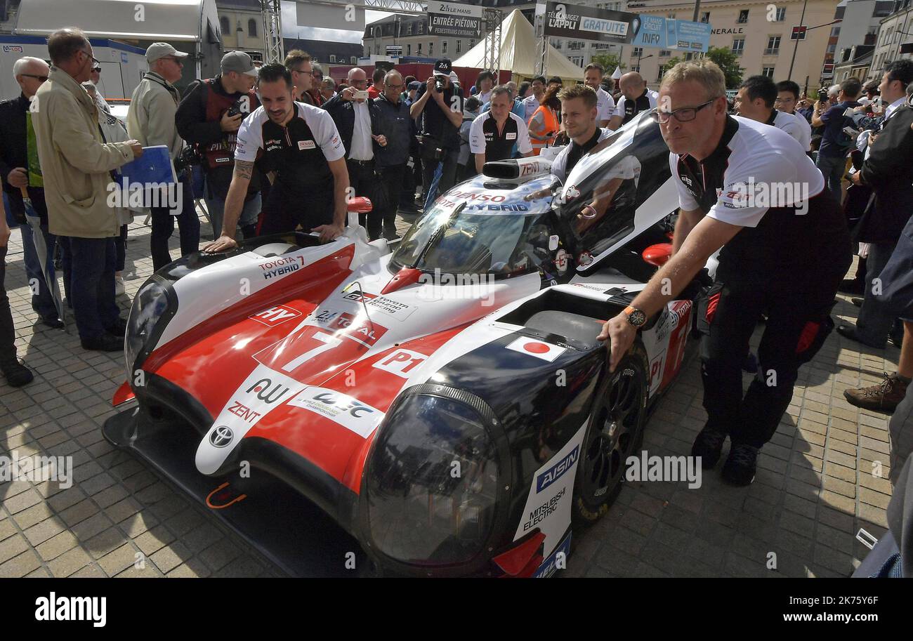 Toyota Gazoo Racing bei den 24 Stunden von Le Mans 2018 Technische Prüfungen und Wiegen in Le Mans Stockfoto
