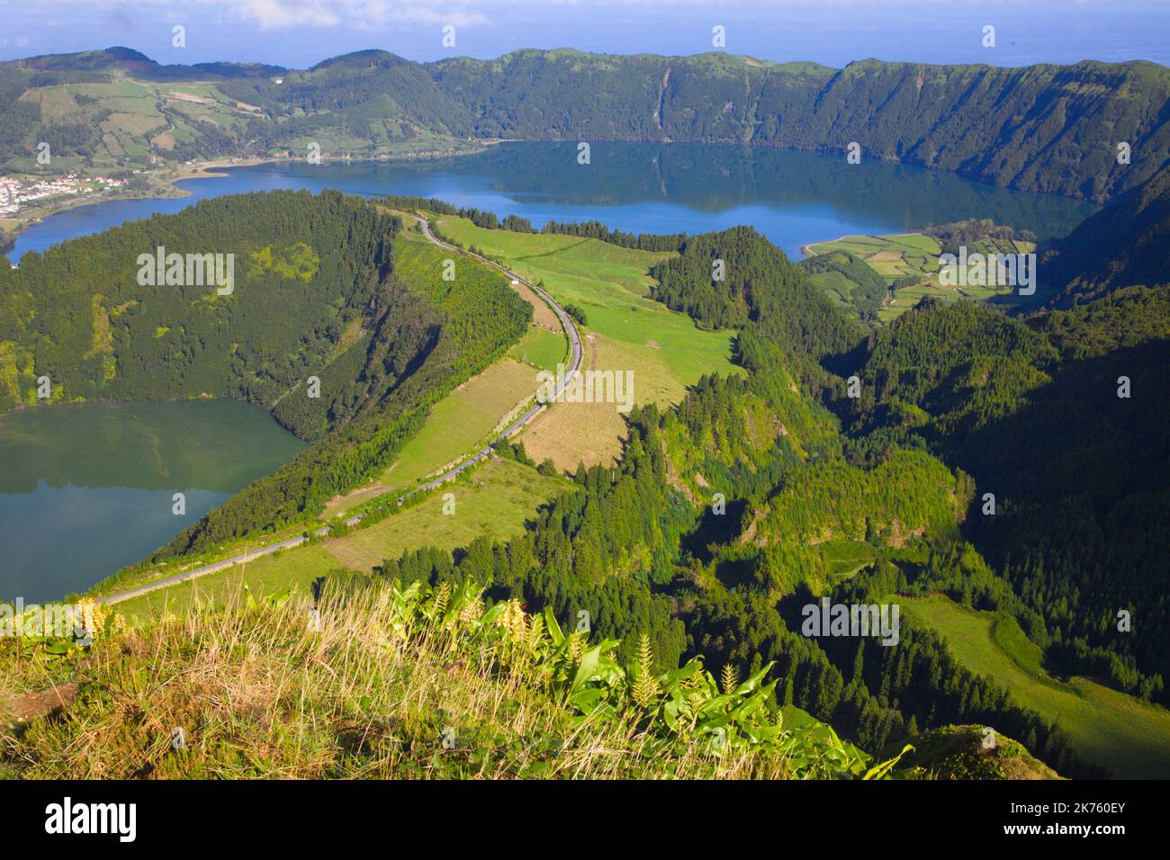 Portugal, Azoren, Sao Miguel Island, Sete Cidades, Lagoa de Santiago, Lagoa Azul, Stockfoto