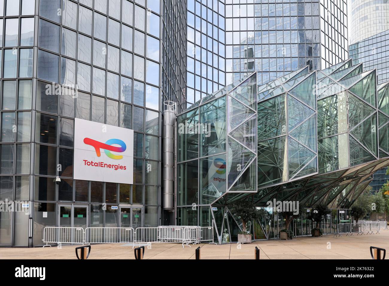Paris, Frankreich. 16. Oktober 2022. Blick auf den Hauptturm der TotalEnergies-Gruppe in Paris. (Foto von Denis Thaust/SOPA Images/Sipa USA) Quelle: SIPA USA/Alamy Live News Stockfoto