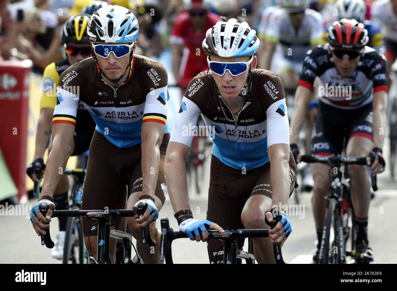 Oliver NAESEN und Romain BARDET während der Etappe 7 der Tour de France zwischen Fougeres und Chartres am 13. Juli 2018. Stockfoto