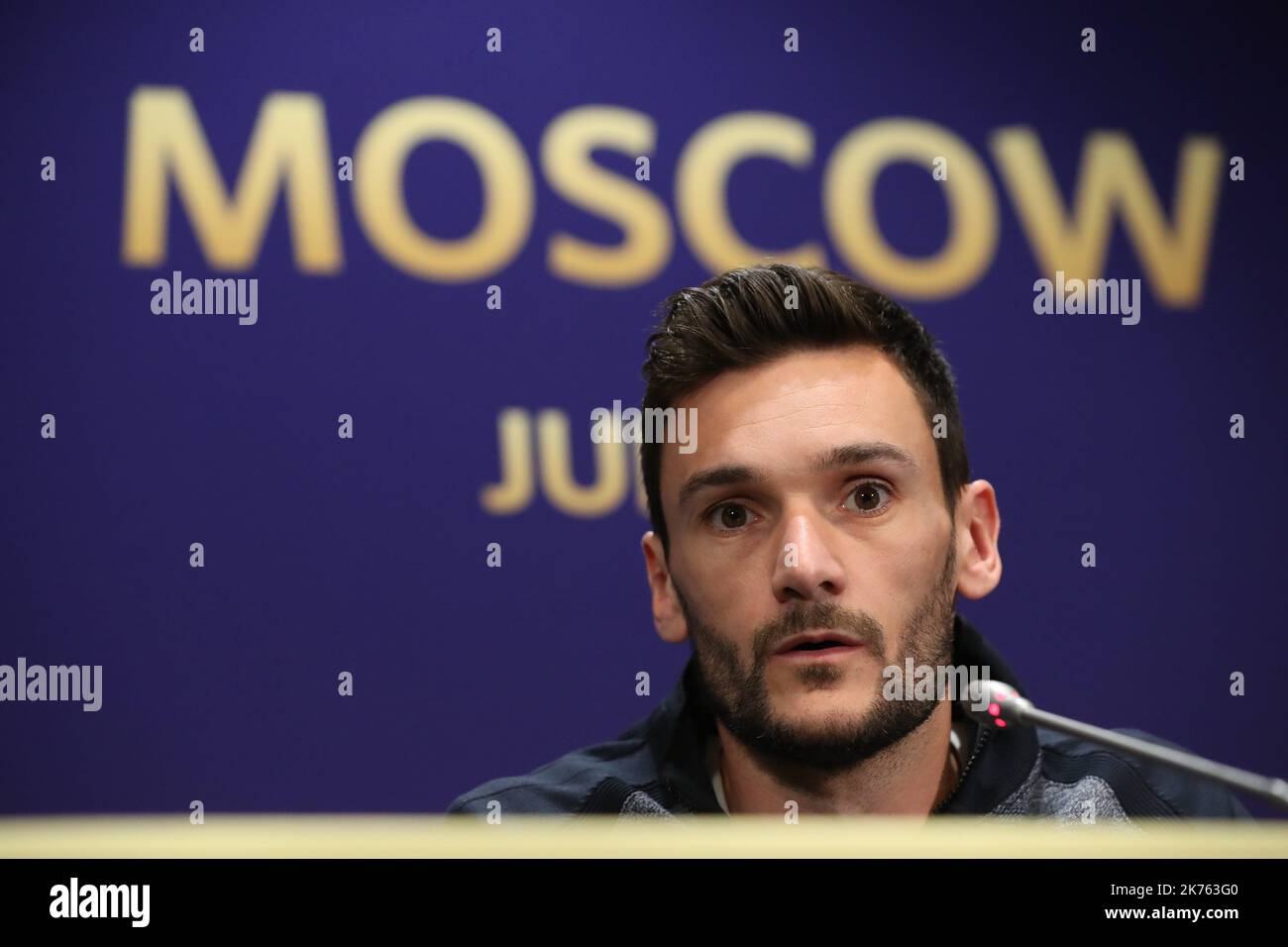 Frankreichs Hugo Lloris bei einer Pressekonferenz vor der WM-Finale gegen Kroatien Stockfoto