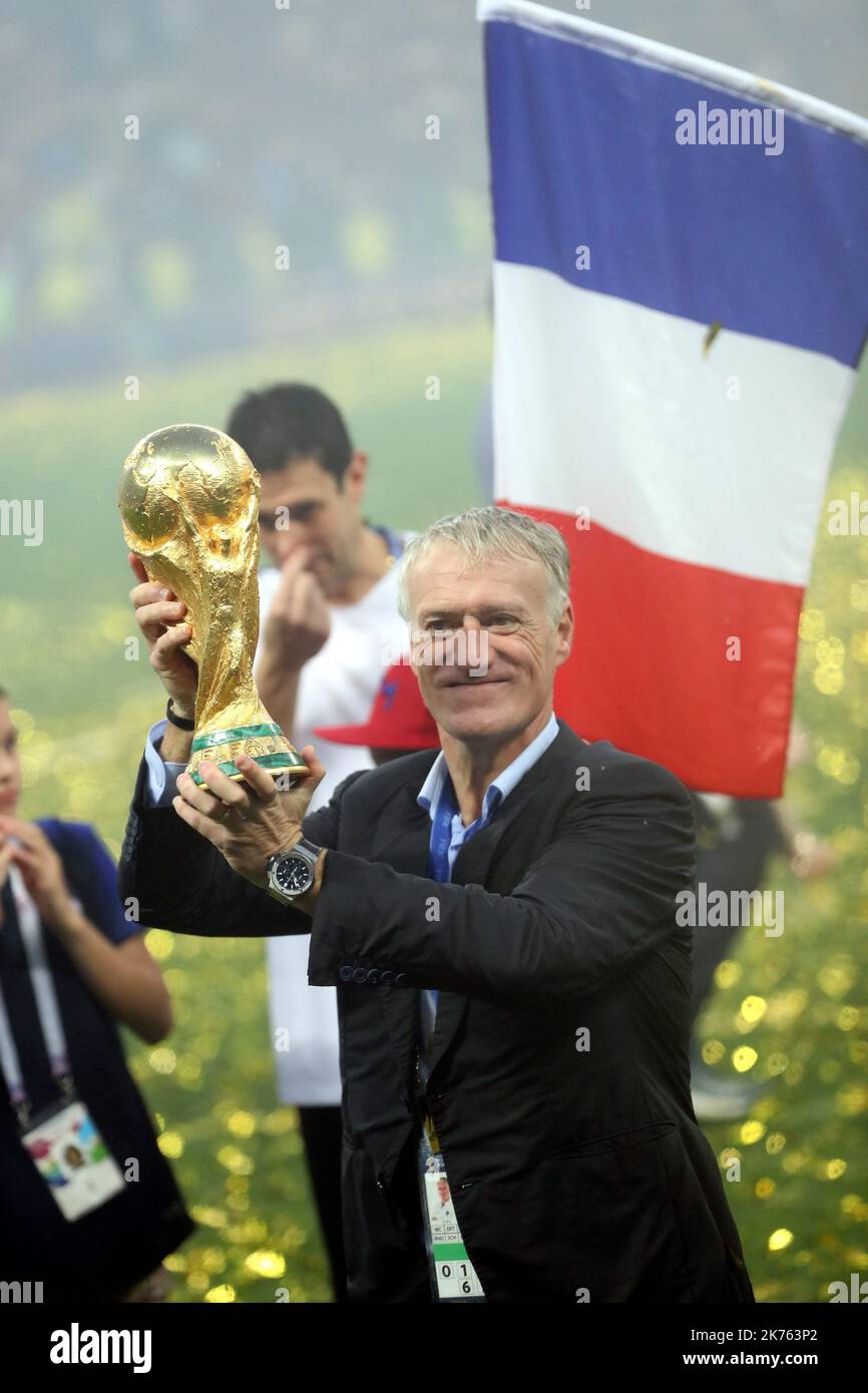 Finale de la Coupe du Monde de Football Russie 2018 au stade Loujniki à Moscou. 15/07/2018. Frankreich - Croatie Didier Deschamps, die französische Mannschaft, Weltmeister, nachdem sie Kroatien im Finale besiegt hat Stockfoto