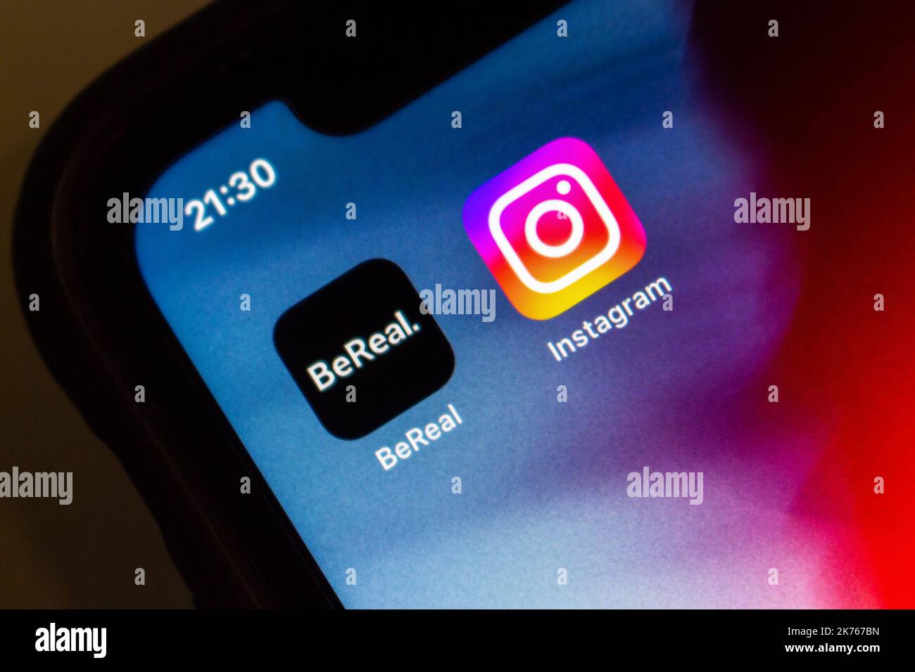 Vancouver, KANADA - Sep 16 2022 : BeReal App und Instagram auf einem iPhone. BeReal ist eine französische Social-Media-App, die Benutzer dazu auffordert, Snapshot und p zu machen Stockfoto
