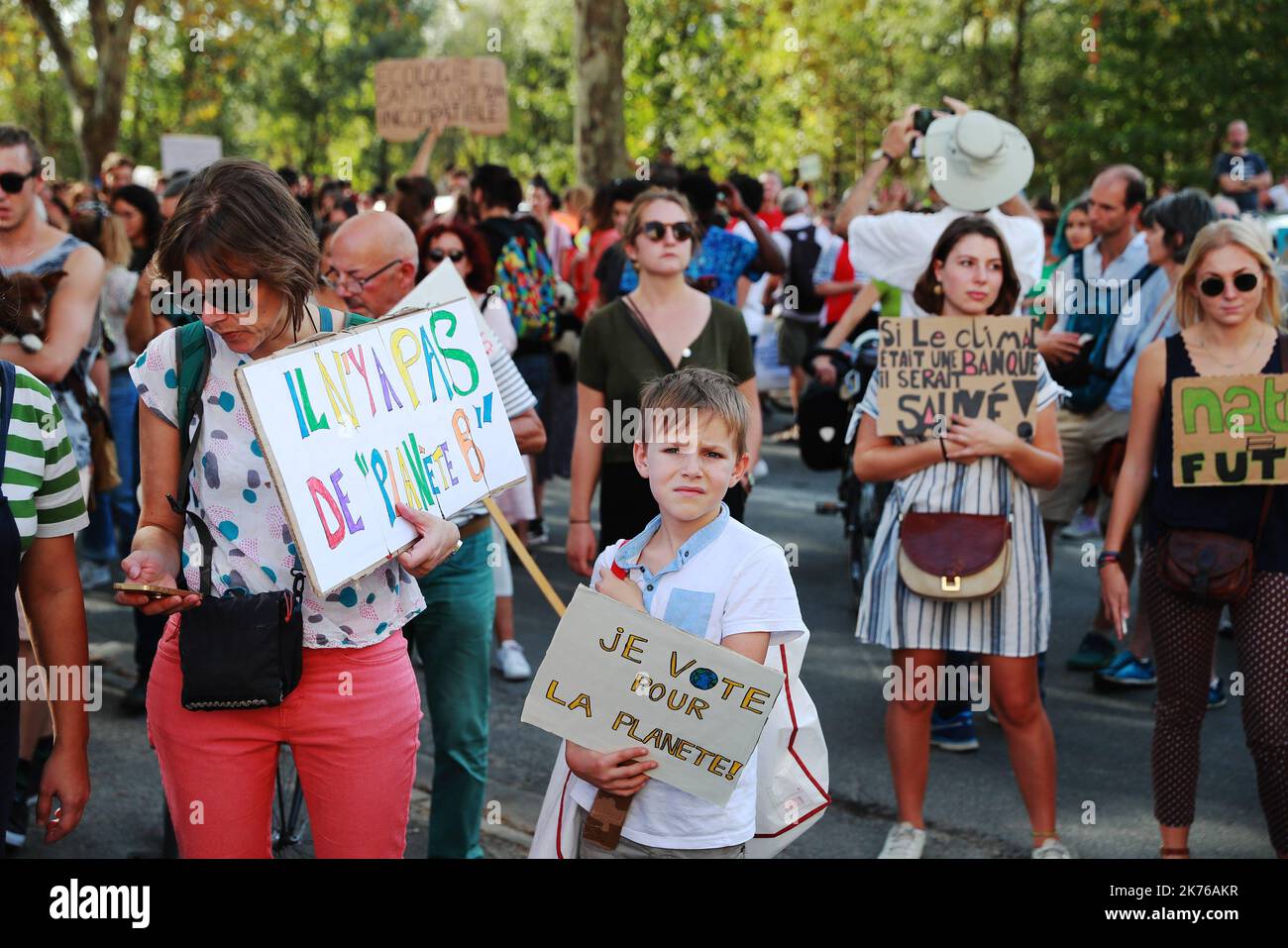 Zehntausende Menschen marschieren am 13. Oktober 2018 zu Protesten gegen den Klimawandel. Stockfoto