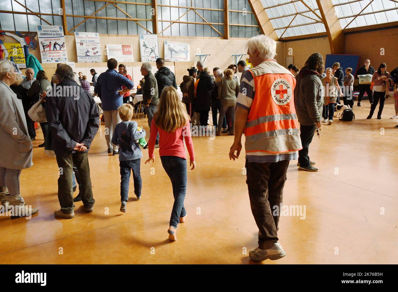 Szenen der Sturzflut in Trebes, in der Nähe von Carcassonne, Frankreich. Mindestens 10 Menschen sind nach einem Sturzflut in der südfranzösischen Region Aude gestorben, sagten lokale Beamte am Montag Stockfoto
