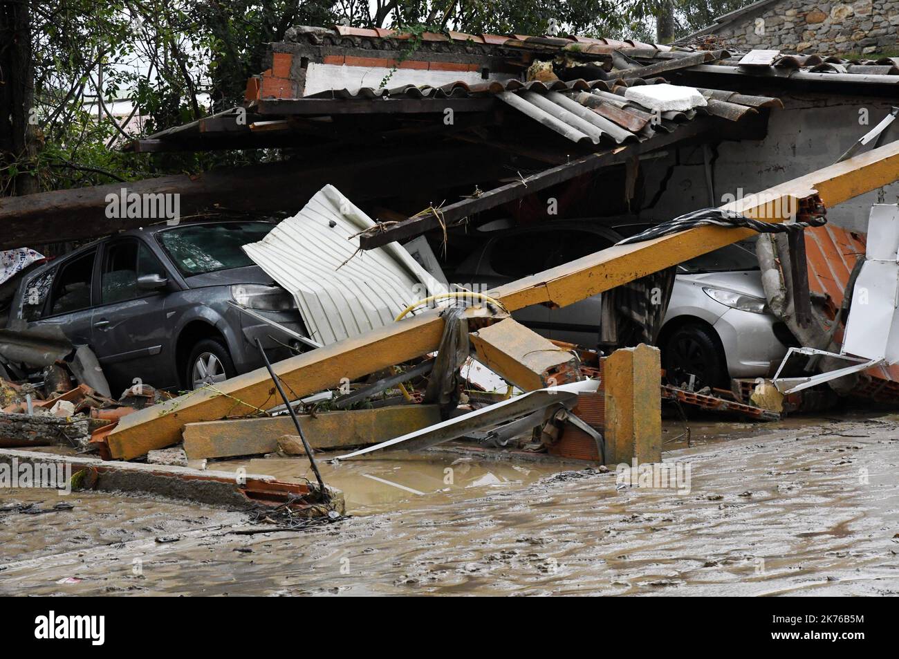 Szenen der Sturzflut in Trebes, in der Nähe von Carcassonne, Frankreich. Mindestens 10 Menschen sind nach einem Sturzflut in der südfranzösischen Region Aude gestorben, sagten lokale Beamte am Montag Stockfoto