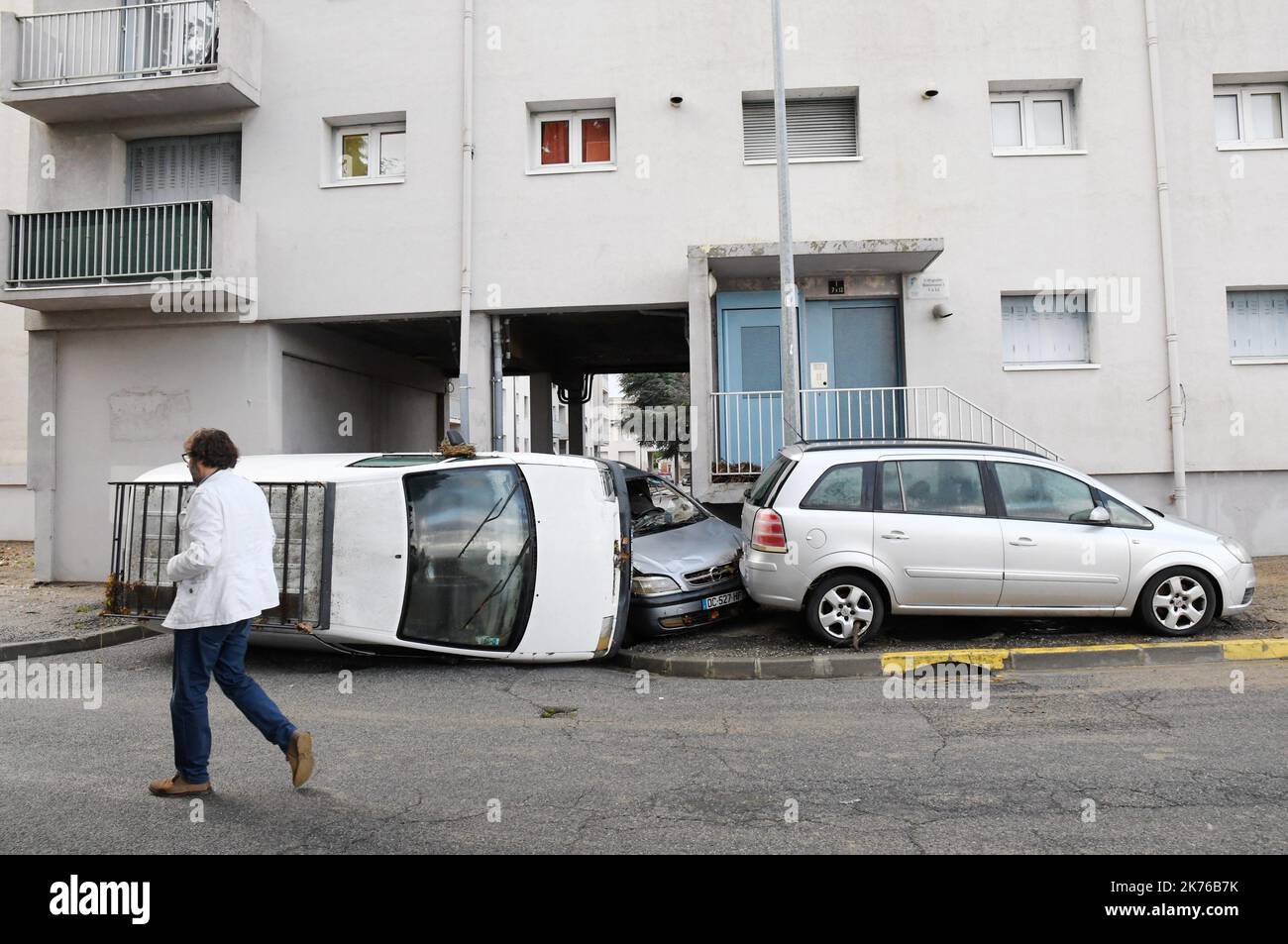 Szenen der Sturzflut in Trebes, in der Nähe von Carcassonne, Frankreich. Mindestens 10 Menschen sind nach einem Sturzflut in der südfranzösischen Region Aude gestorben, sagten lokale Beamte am Montag Stockfoto