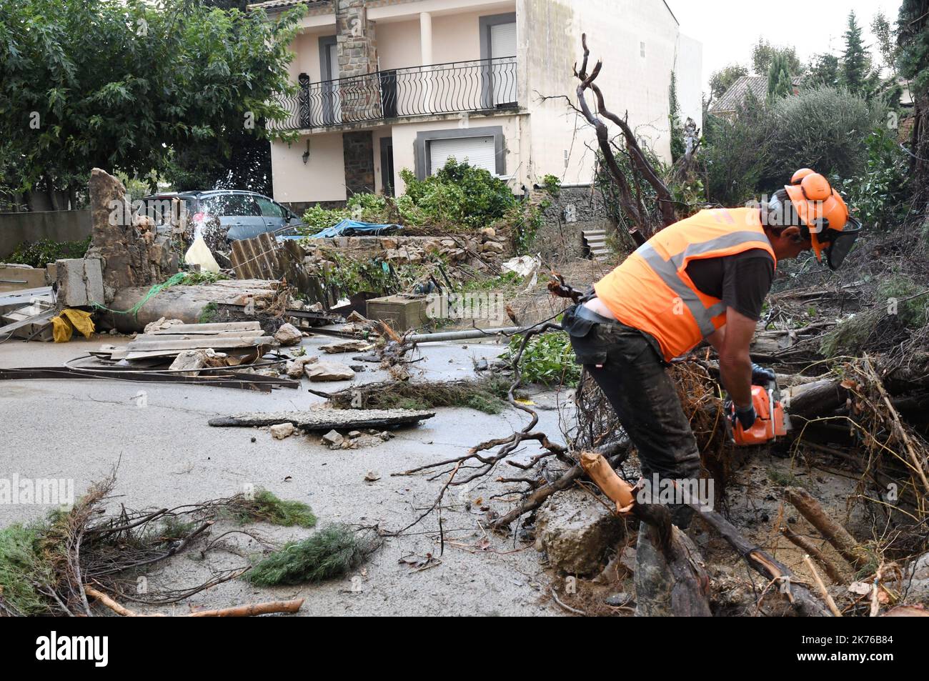 Szenen der Sturzflut in Trebes, in der Nähe von Carcassonne, Frankreich. Mindestens 10 Menschen sind nach einem Sturzflut in der südfranzösischen Region Aude gestorben, sagten lokale Beamte am Montag Stockfoto