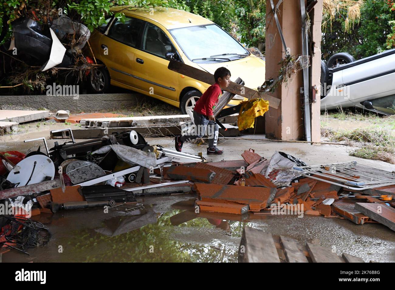 Szenen der Sturzflut in Trebes, in der Nähe von Carcassonne, Frankreich. Mindestens 10 Menschen sind nach einem Sturzflut in der südfranzösischen Region Aude gestorben, sagten lokale Beamte am Montag Stockfoto