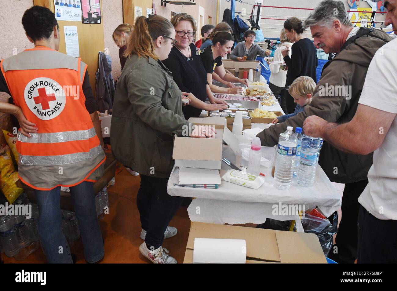 Szenen der Sturzflut in Trebes, in der Nähe von Carcassonne, Frankreich. Mindestens 10 Menschen sind nach einem Sturzflut in der südfranzösischen Region Aude gestorben, sagten lokale Beamte am Montag Stockfoto