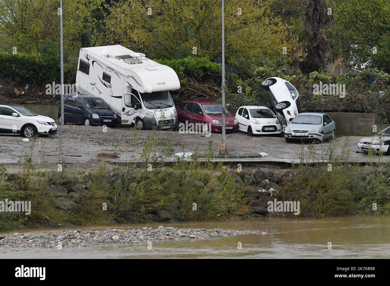 Szenen der Sturzflut in Trebes, in der Nähe von Carcassonne, Frankreich. Mindestens 10 Menschen sind nach einem Sturzflut in der südfranzösischen Region Aude gestorben, sagten lokale Beamte am Montag Stockfoto