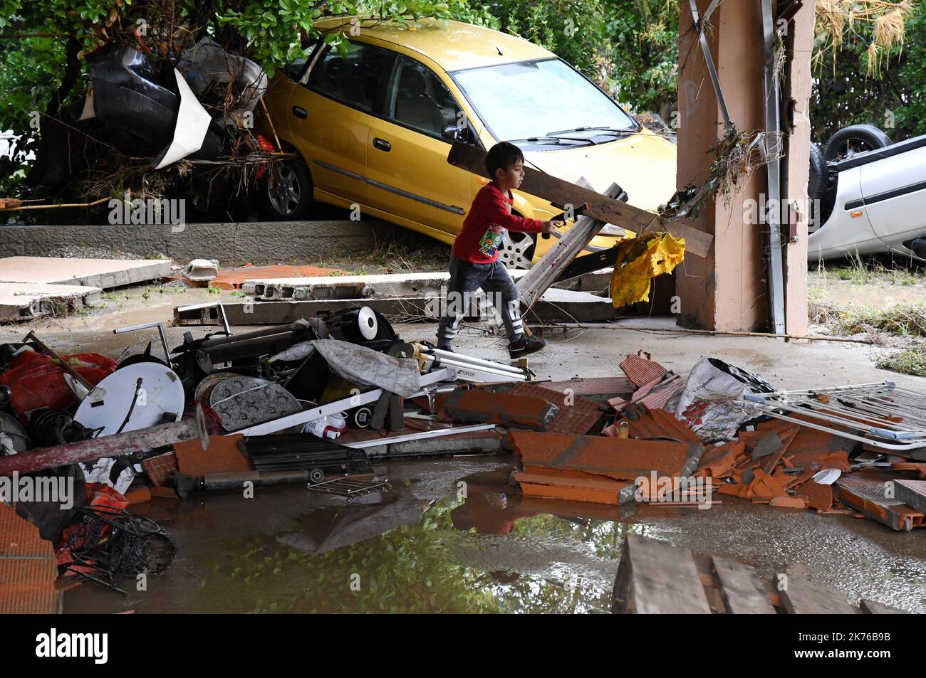 Szenen der Sturzflut in Trebes, in der Nähe von Carcassonne, Frankreich. Mindestens 10 Menschen sind nach einem Sturzflut in der südfranzösischen Region Aude gestorben, sagten lokale Beamte am Montag Stockfoto
