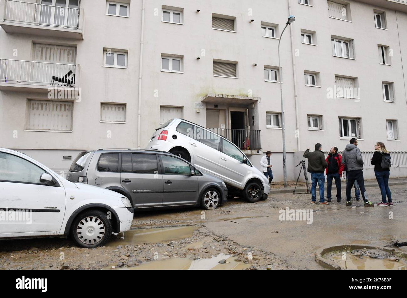 Szenen der Sturzflut in Trebes, in der Nähe von Carcassonne, Frankreich. Mindestens 10 Menschen sind nach einem Sturzflut in der südfranzösischen Region Aude gestorben, sagten lokale Beamte am Montag Stockfoto