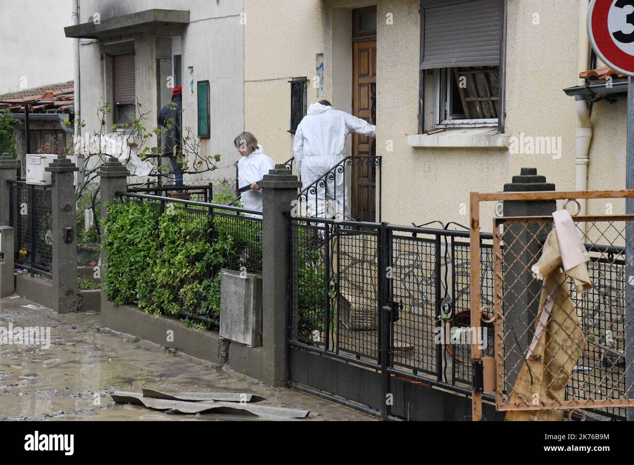 Szenen der Sturzflut in Trebes, in der Nähe von Carcassonne, Frankreich. Mindestens 10 Menschen sind nach einem Sturzflut in der südfranzösischen Region Aude gestorben, sagten lokale Beamte am Montag Stockfoto