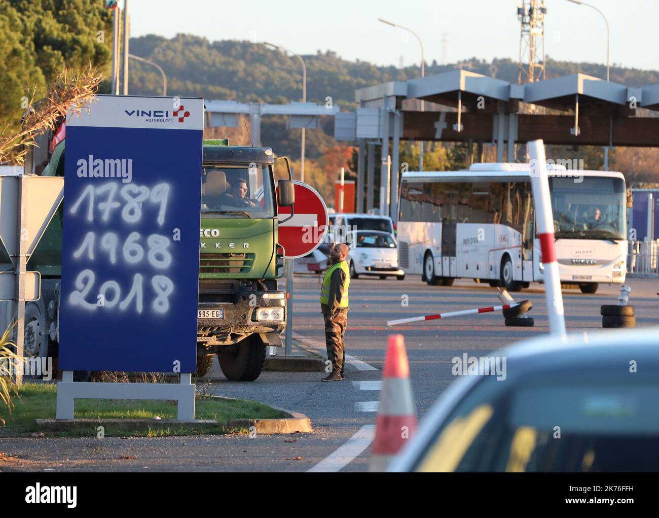 Am 26. November 2018 werden in Frankreich weiterhin Kraftstoffproteste durchgeführt. Stockfoto