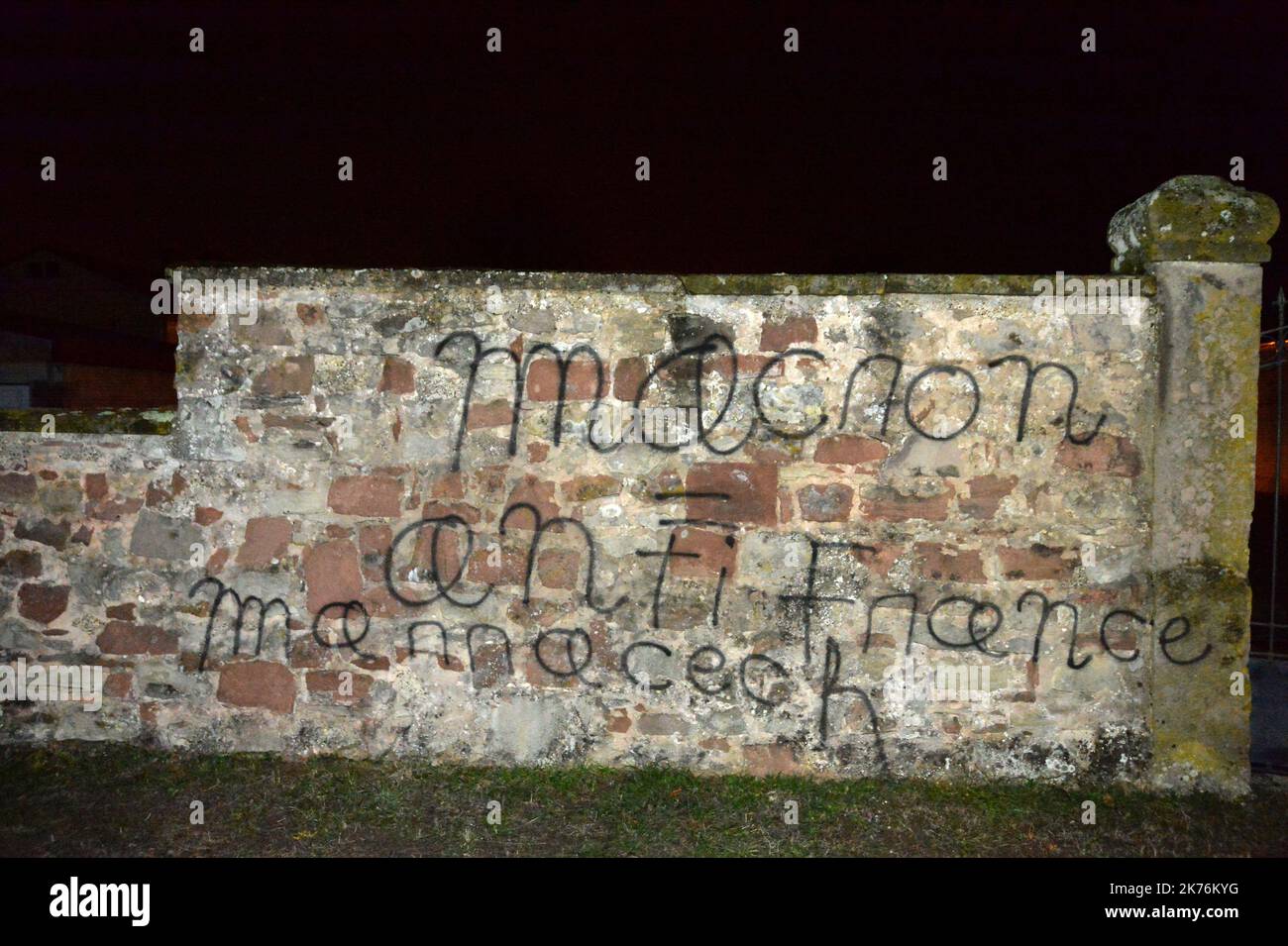 Jüdischer Friedhof von Herrlisheim vandalisiert - Frankreich am 11. Dezember 2018. Stockfoto