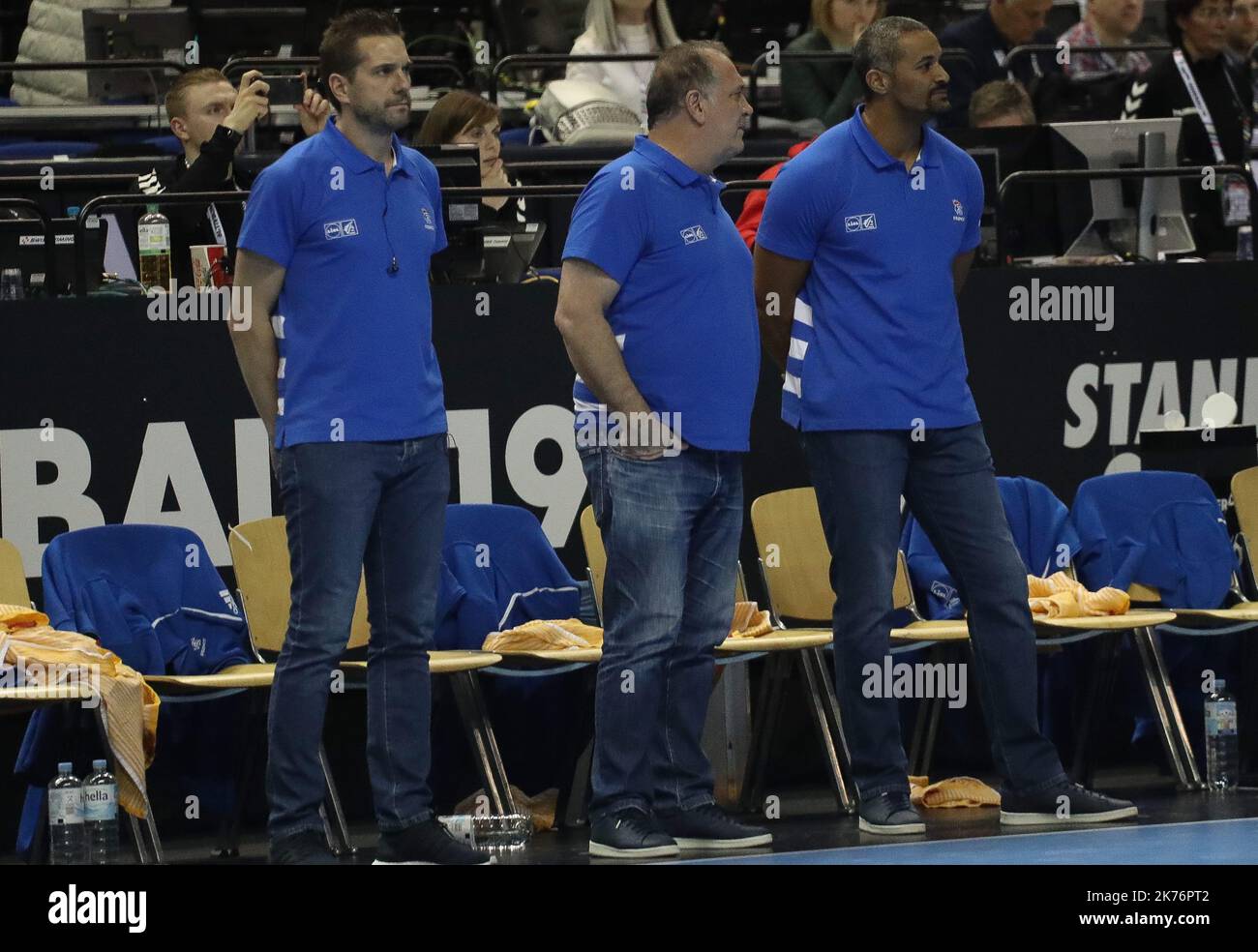 Guillaume Gille und Didier Dinart (Französisch) während der IHF-Männer-Weltmeisterschaft 2019, Gruppe-A-Handballspiel zwischen Frankreich und der Republik Korea Stockfoto