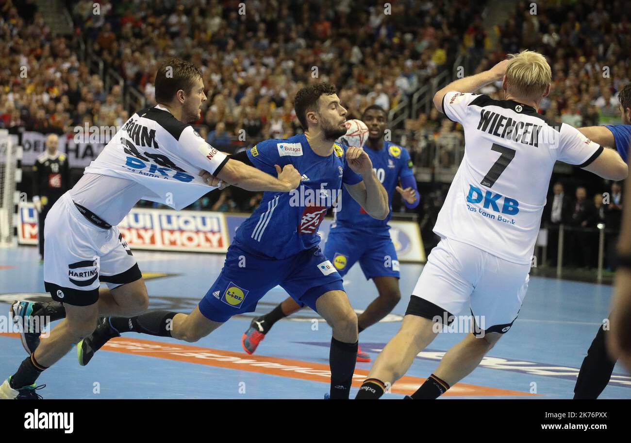 Fabian Bohm, Patrick Wiencek (Deutschland) und Nedim Remili (Frankreich) während der IHF Männer-Weltmeisterschaft 2019, Gruppe-A-Handballspiel zwischen Deutschland und Frankreich am 15. Januar 2019 in der Mercedes-Benz Arena in Berlin, Deutschland Stockfoto