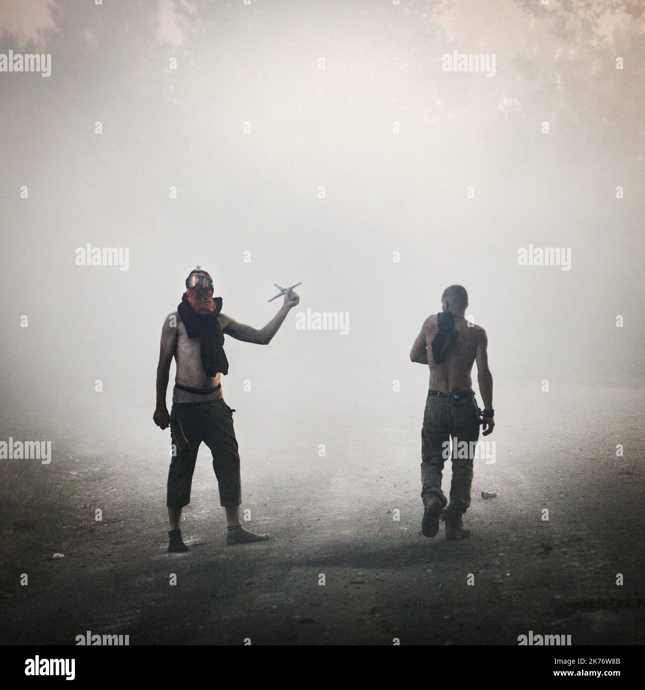 Im September 2014 verteidigen in Sivens fast 300 Anarchisten und Umweltaktivisten den Wald von Sivens, auf dem der Staat einen Staudamm bauen will. Es kommt dann zu Zusammenstößen mit der Gendarmerie. Stockfoto