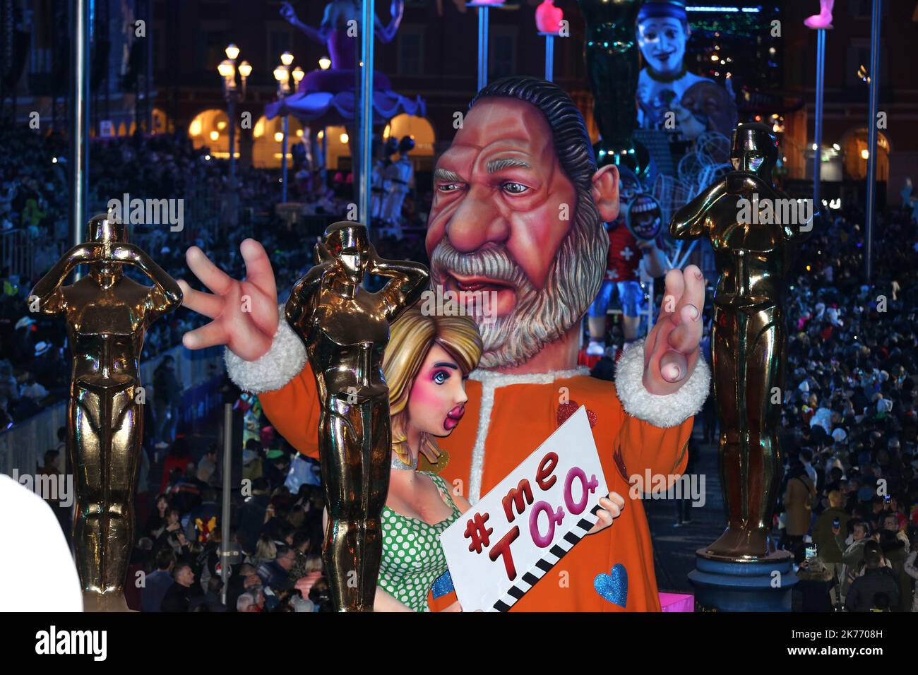 Ein Blick auf die Wagen während des Karnevals von Nizza 2018©Sylvestre/MAXPPP - Nice France 16/02/2019 ; SYLVESTRE / MAXPPP Carnaval roi du cinéma, corso Illuminé in Nizza erste Karnevalsparade 'Karneval König des Kinos' Stockfoto