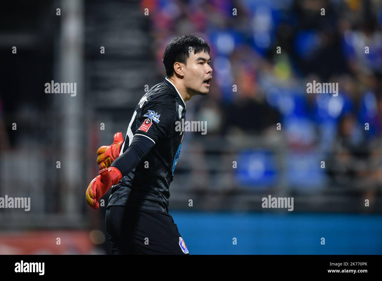 Bangkok, Thailand. 16. Oktober 2022. Worawut Srisufa von Port FC in Aktion während des Spiels der Thai Premier League 2022 zwischen Port FC und Lampang FC im PAT Stadium.Endstand; Port FC 2:1 Lampang FC Credit: SOPA Images Limited/Alamy Live News Stockfoto