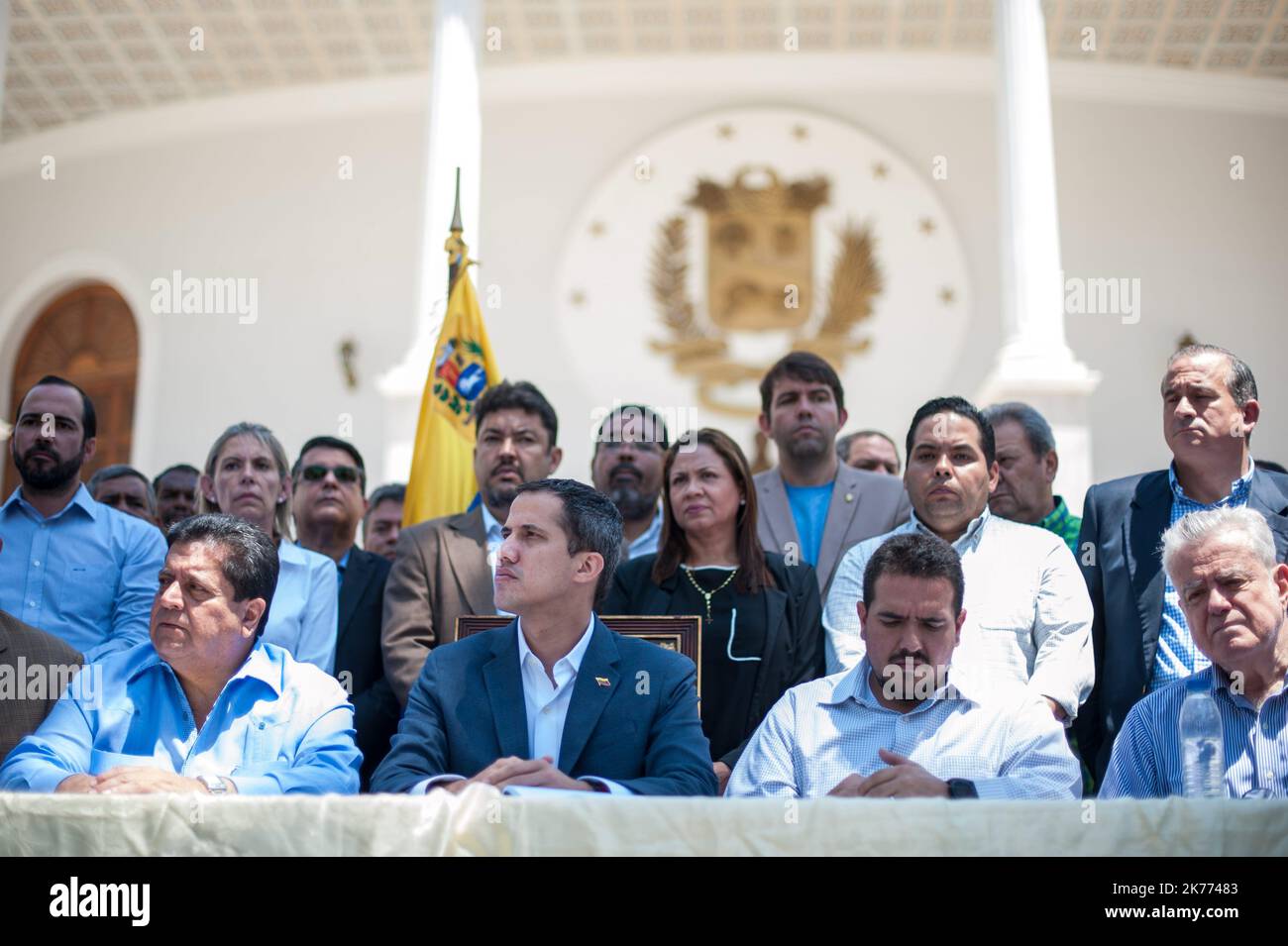 Der venezolanische Oppositionsführer Juan Guaido spricht während einer Pressekonferenz im Bundesgesetzgebenden Palast, Sitz der Nationalversammlung, in Caracas, Venezuela, am 10. März 2019. Juan Guaido, der als Interimspräsident Venezuelas anerkannt wurde, kündigte an, dass er die Abgeordneten bitten werde, einen „Notstand“ auszurufen, um der „Katastrophe“ zu begegnen, die das Land aufgrund eines Stromausfalls durchmacht, der bereits fast 70 Stunden beträgt. Stockfoto