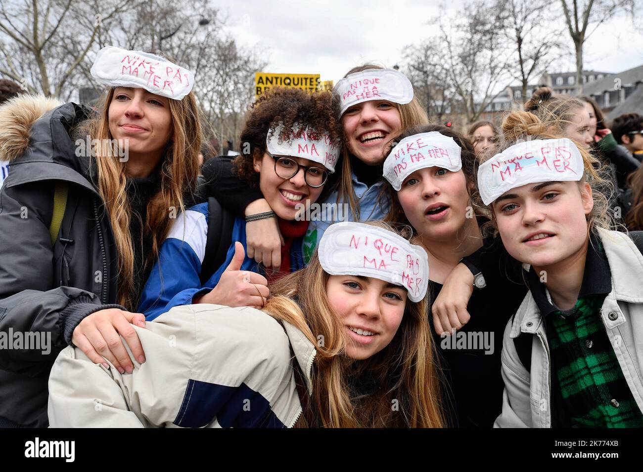 Auf Initiative der schwedischen Aktivistin Greta Thunberg, einer 16 Jahre alten Galionsfigur für den Klimawandel, protestieren Jugendliche und fordern einen Klimastreik, um die Klimapolitik zu warnen. Stockfoto