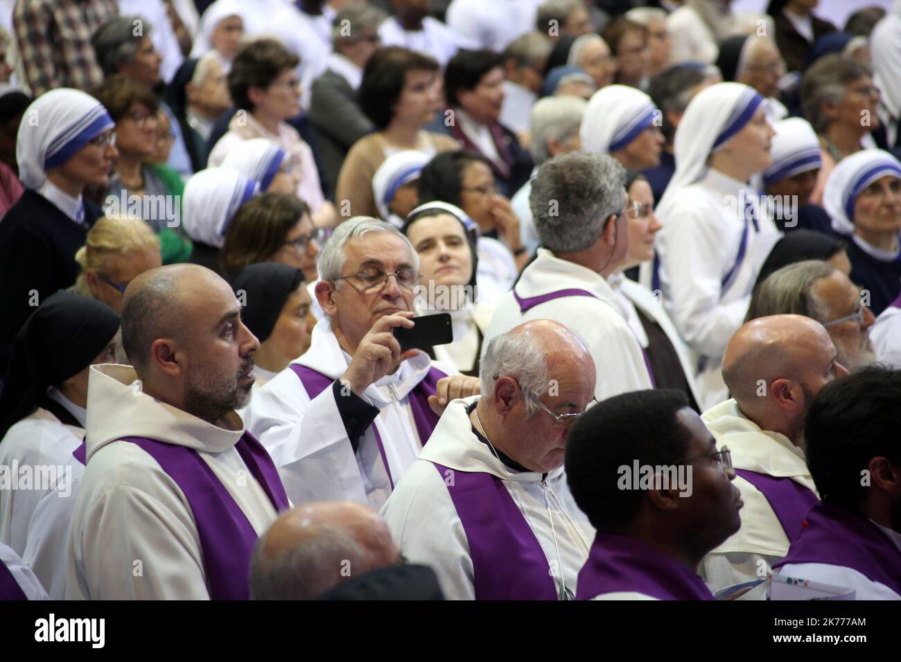 Papst Franziskus feierte die Messe im Moulay Abdallah Komplex in Rabat, der Hauptstadt Marokkos. Vor mehreren tausend Gläubigen.©Manoel Penicaud / Le Pictorium/MAXPPP - Manoel Penicaud / Le Pictorium - 31/03/2019 - Maroc / Rabat / Rabat - Le Pape Francois a celebre une messe au complexe Moulay Abdallah de Rabat, la capitale du Maroc devant plusieurs milliers de fideles. / 31/03/2019 - Marokko / Rabat / Rabat - Papst Franziskus feierte im Moulay Abdallah Komplex in Rabat, der Hauptstadt Marokkos, eine Messe vor mehreren tausend Gläubigen. Stockfoto