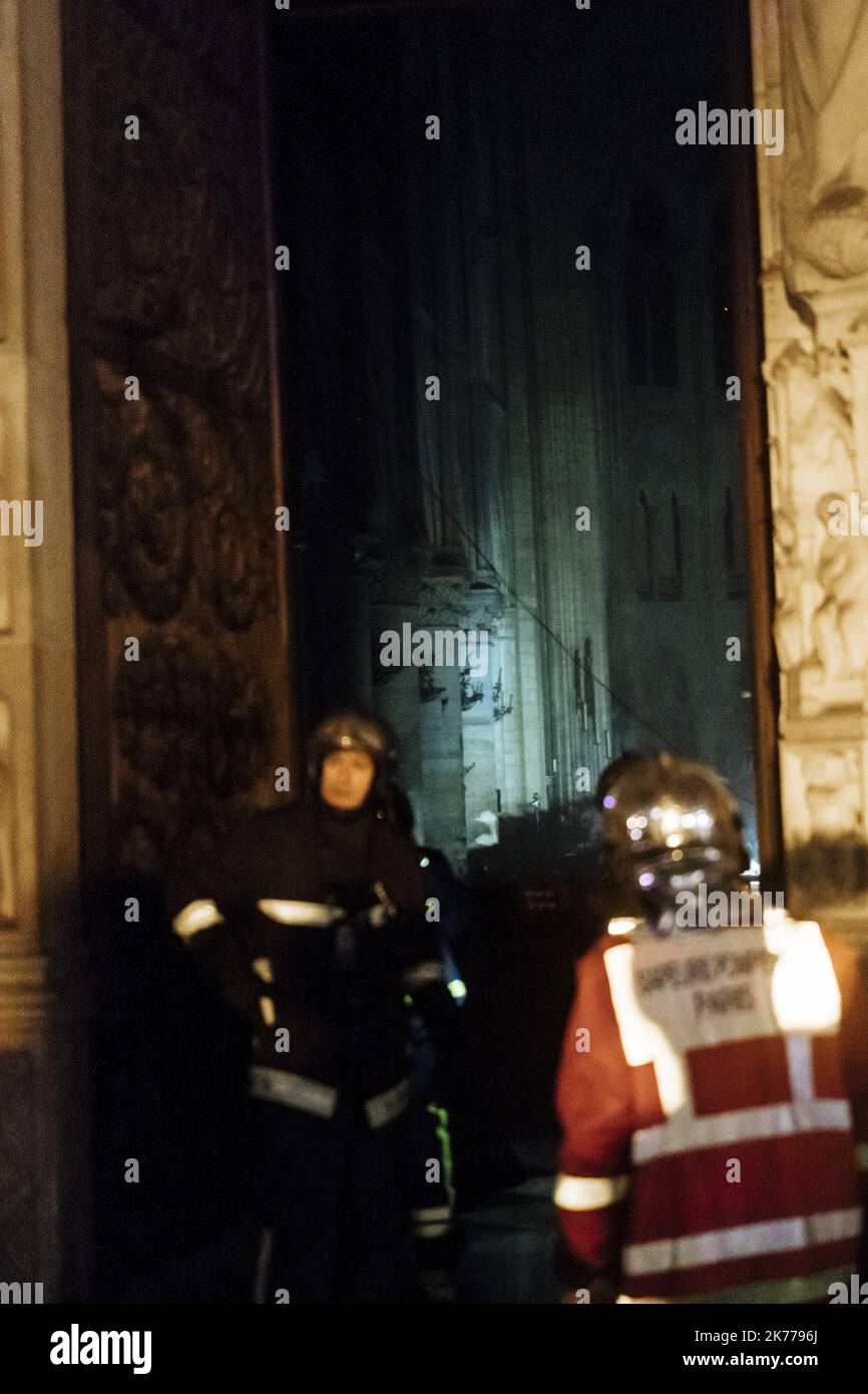 Frankreich / Paris / Paris - am Montag, den 15. April 2019, zerstörte ein heftiger Brand teilweise einen Teil der Kathedrale Notre-Dame de Paris. Stockfoto