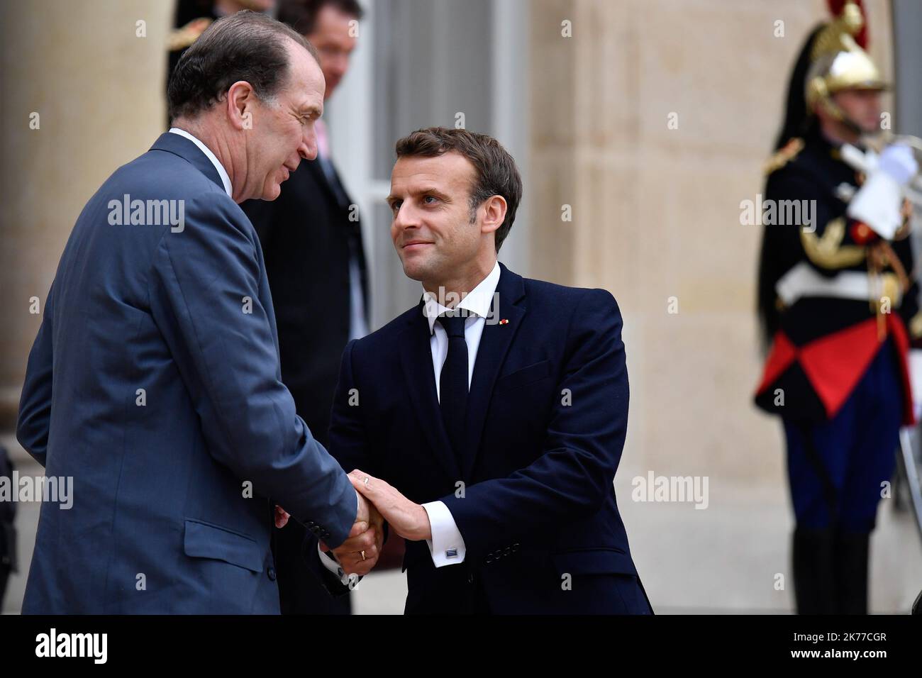 Der Präsident der Französischen Republik, Emmanuel Macron, empfängt den Präsidenten der Gruppe der Weltbank, David Malpass, in einem Interview im Elysee-Palast, 06. Mai 2019 Stockfoto