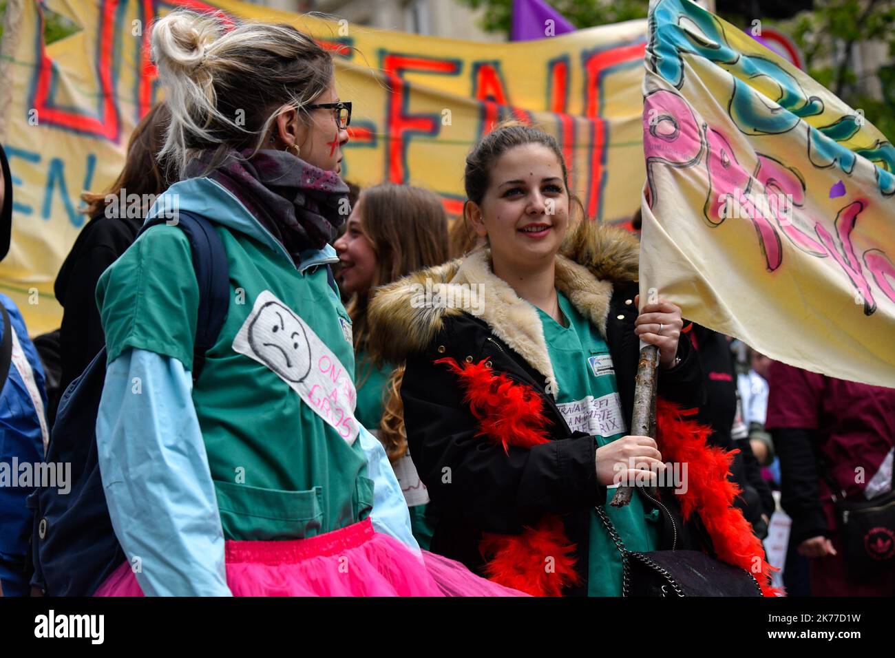 Frankreich / Ile-de-France (Region) / Paris - Einheitsveranstaltung auf dem Aufruf der Gewerkschaften FSU, CGT, FO, UNSA und CFDT des öffentlichen Dienstes und der Gelbwesten am 09. Mai 2019 in Paris Stockfoto