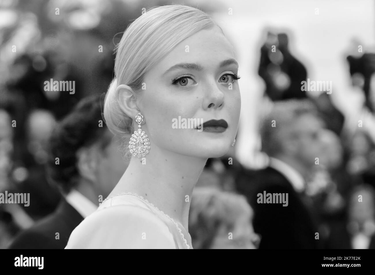 Elle Fanning nimmt an der Eröffnungszeremonie und Vorführung von The Dead Don't die während der jährlichen Filmfestspiele von Cannes am 14. Mai 72. 2019 in Cannes, Frankreich, Teil. Stockfoto