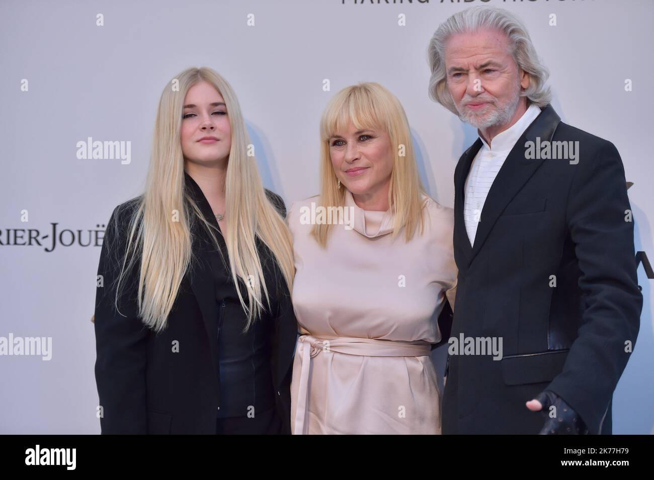 Harlow Olivia Calliope Jane, Patricia Arquette und Hermann Bühlbecker nehmen am 23. Mai 2019 an der amfAR Cannes Gala 2019 im Hotel du Cap-Eden-Roc in Cap d Antibes, Frankreich, Teil. Stockfoto