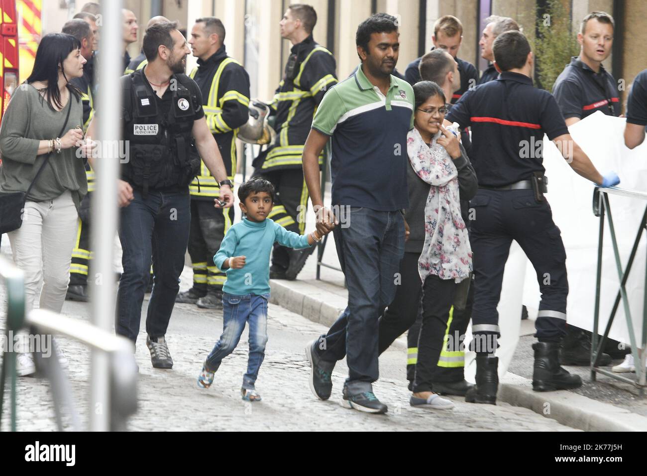 13 Menschen verletzt, als ein Beutel explodierte Stockfoto