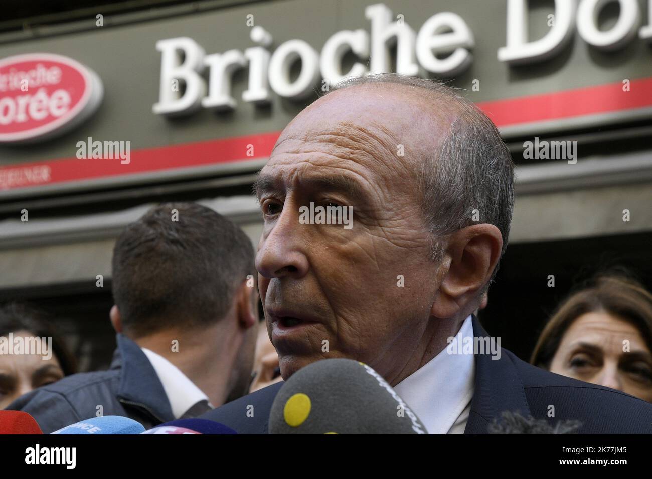 Am Tag nach dem Bombenanschlag vor einer Bäckerei in Lyon frankreich lyon 25 2019. Mai. Gérard Collomb Bürgermeister von Lyon Stockfoto