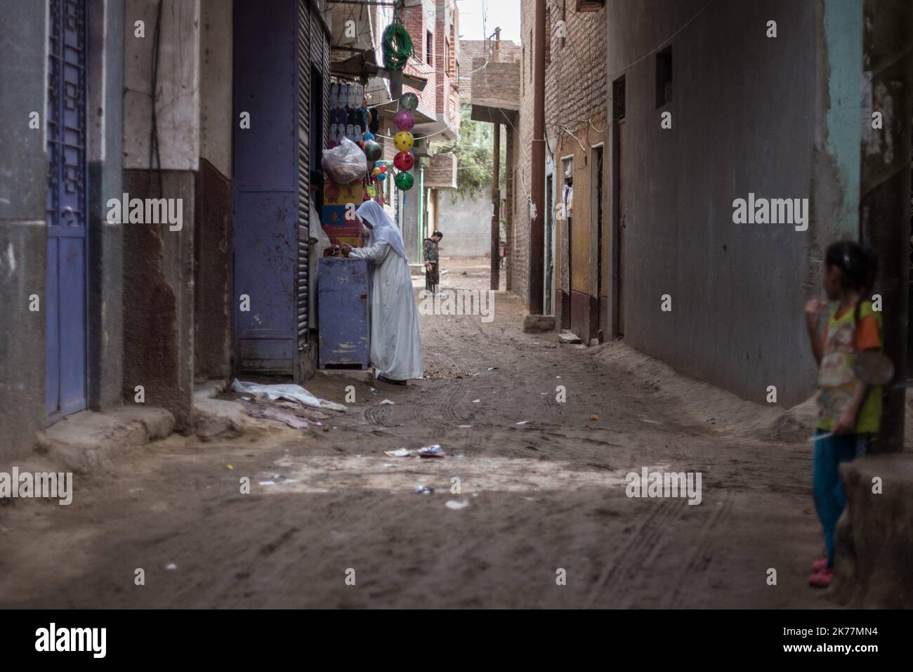 / 08/04/2019 - Ägypten - Straßen eines typischen oberägyptischen Dorfes, in dem Arbeitslosigkeit und Isolation die Armut verstärken. Stockfoto