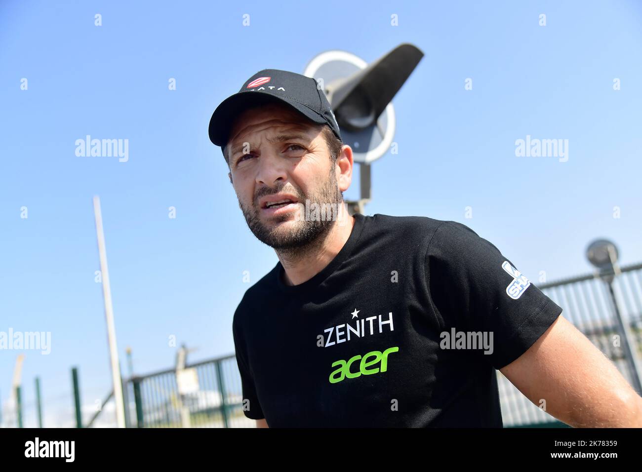 Der französische Erfinder Franky Zapata hat seinen Versuch, den Ärmelkanal auf seinem Jet-powered Hoverboard zu überqueren, gescheitert, nachdem er eine Landeplattform auf einem Boot verpasst hatte, auf dem er tanken sollte Stockfoto