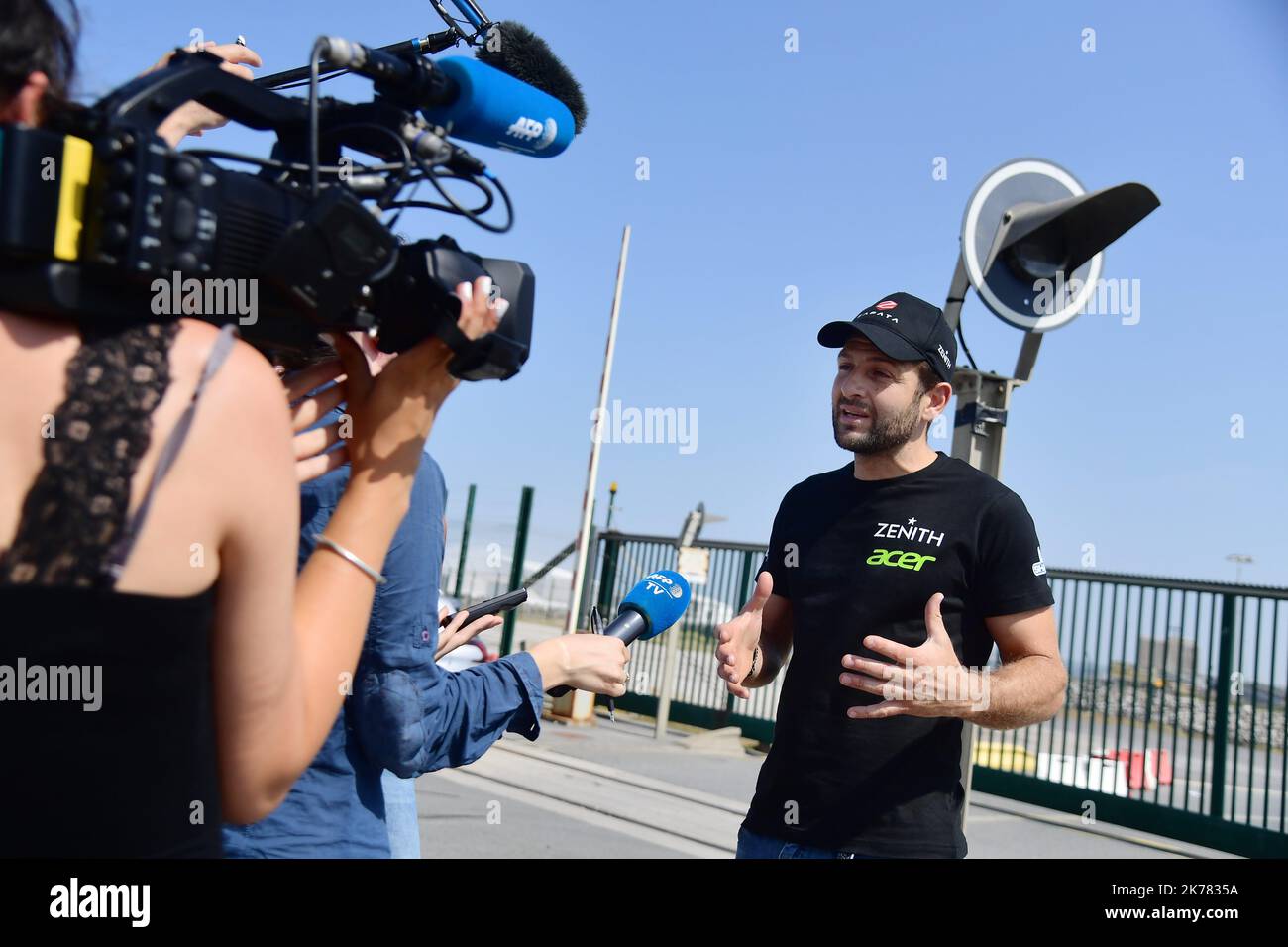 Der französische Erfinder Franky Zapata hat seinen Versuch, den Ärmelkanal auf seinem Jet-powered Hoverboard zu überqueren, gescheitert, nachdem er eine Landeplattform auf einem Boot verpasst hatte, auf dem er tanken sollte Stockfoto