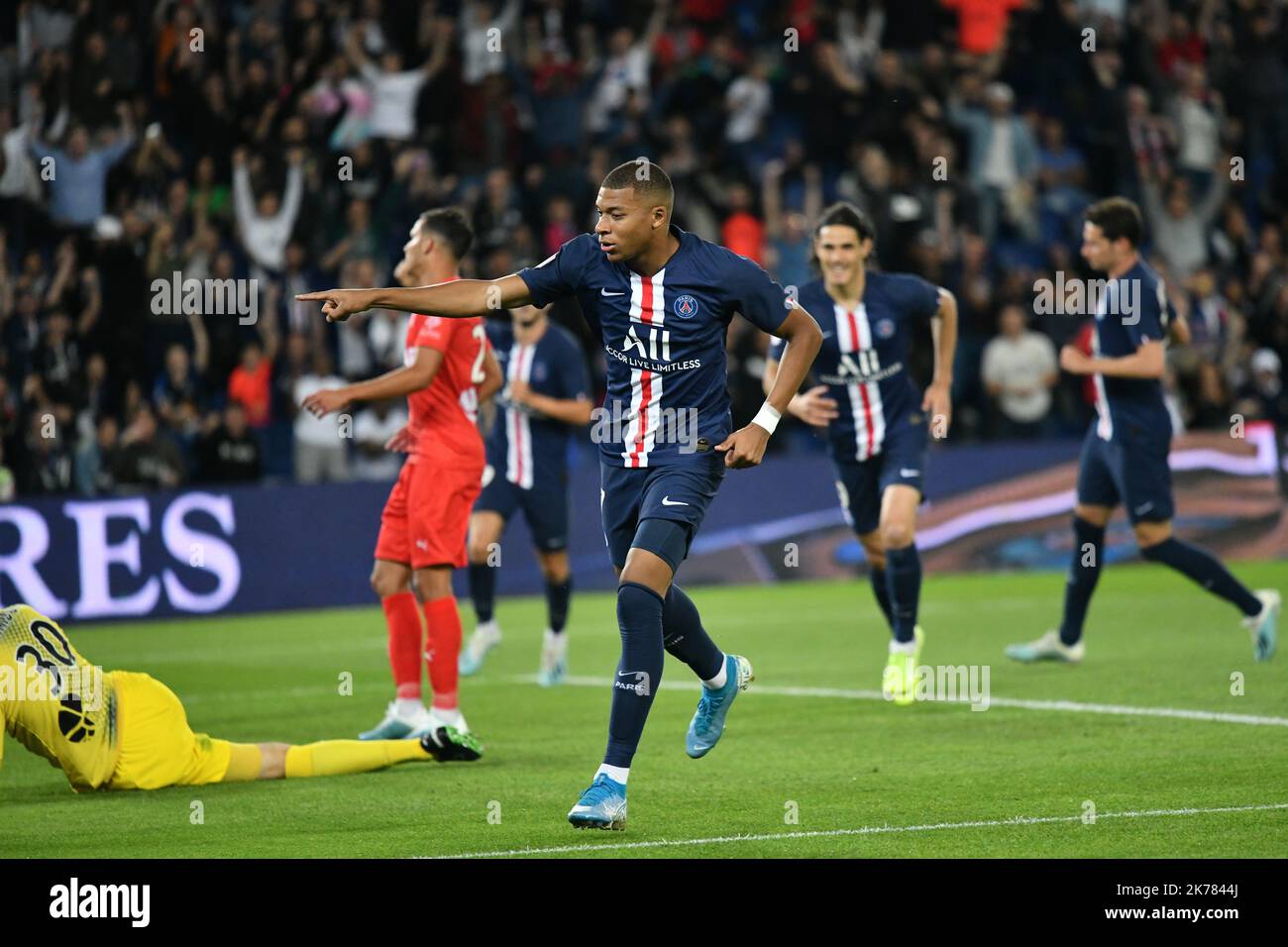 Killian Mbappe #7 feiert das zweite Tor während des spiels der französischen Ligue 1 zwischen Paris Saint Germain und Nimes Olympic am 11. August 2019 im Stadion Parc des Princes in Paris, Frankreich. Stockfoto