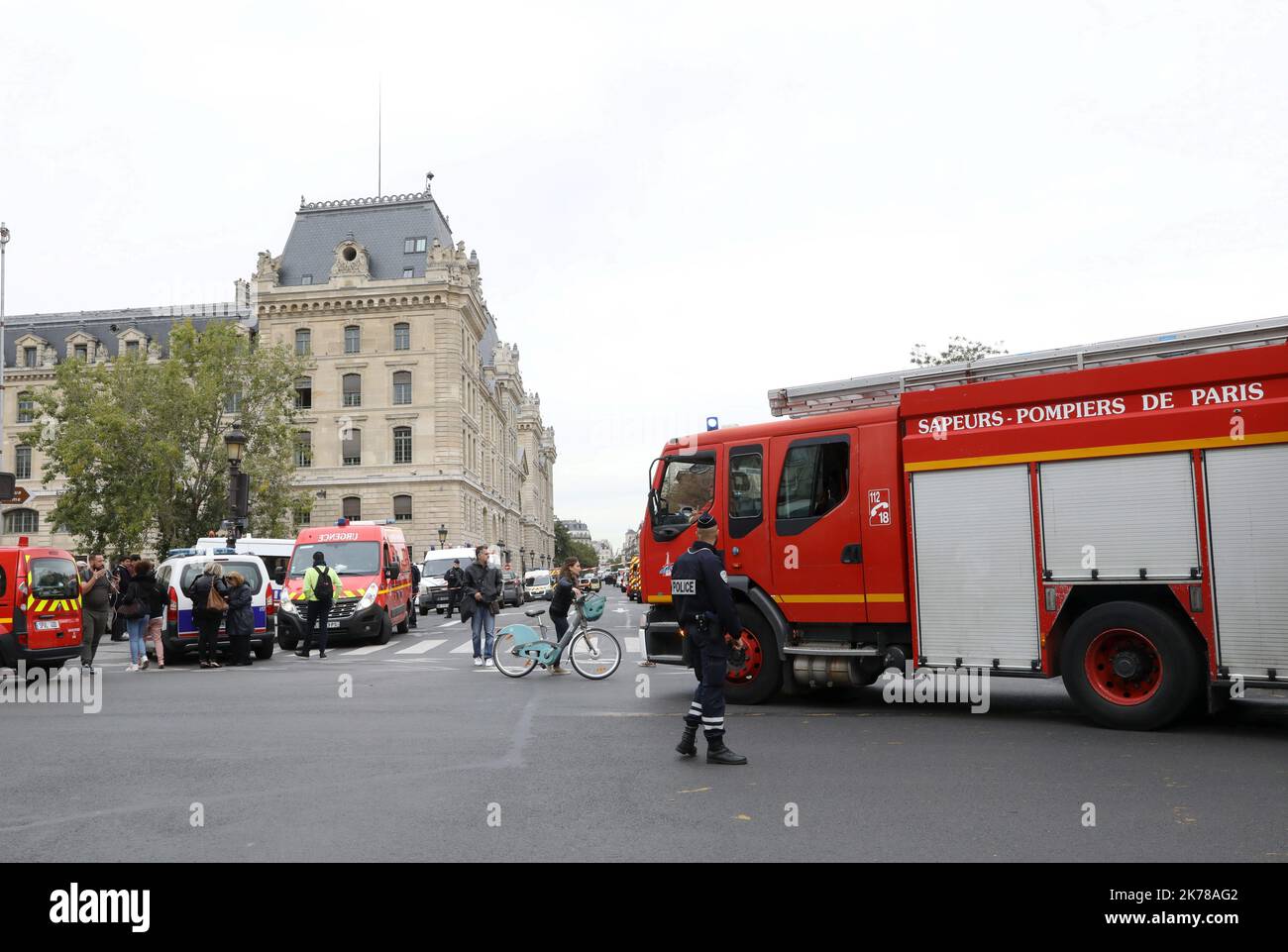 Vier Menschen wurden bei einem Messerangriff auf das Polizeihauptquartier in Paris, Frankreich, getötet Stockfoto