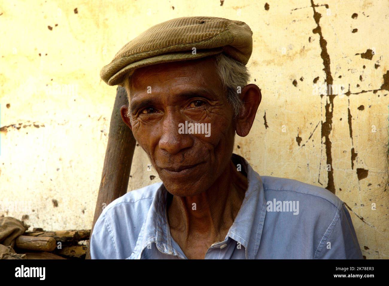 ©Arnaud De Grave / Le Pictorium/MAXPPP - Arnaud De Grave / Le Pictorium - 28/11/2015 - Madagaskar / Alaotra-Mangoro - Vieil homme a la casquette. / 28/11/2015 - Madagaskar / Alaotra-Mangoro - Alter Mann mit Mütze. Stockfoto