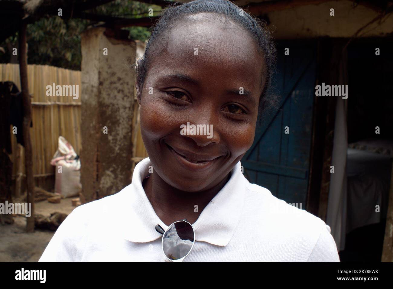 ©Arnaud De Grave / Le Pictorium/MAXPPP - Arnaud De Grave / Le Pictorium - 09/11/2015 - Madagaskar / Alaotra-Mangoro - Portrait de femme malgache. / 09/11/2015 - Madagaskar / Alaotra-Mangoro - madagassische Frau. Stockfoto