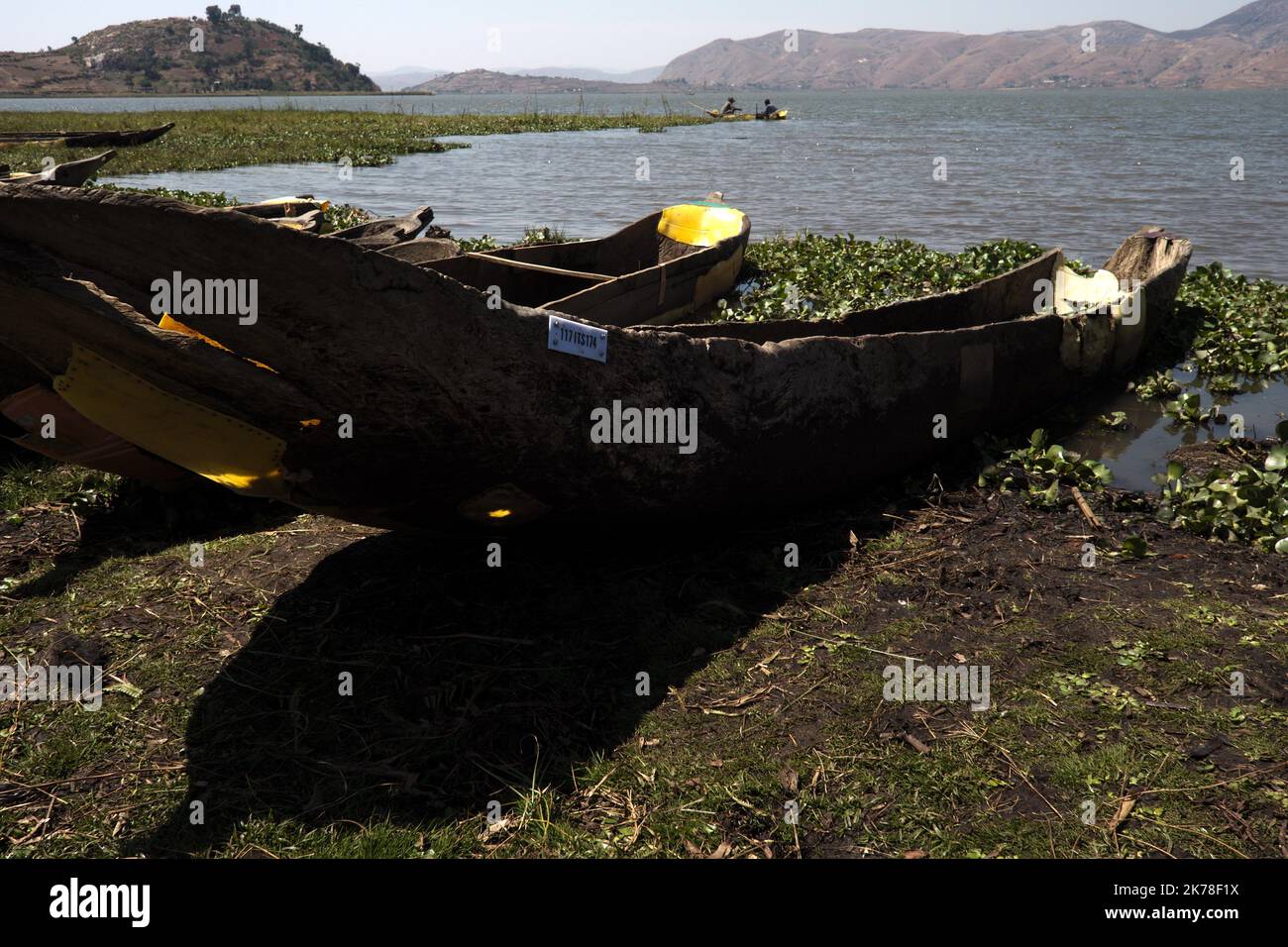 ©Arnaud De Grave / Le Pictorium/MAXPPP - Arnaud De Grave / Le Pictorium - 07/10/2016 - Madagaskar / Itasy - Pirogue(s) au lac Itasy. / 07/10/2016 - Madagaskar / Itasy - Pirogue(s) am Itasy See. Stockfoto