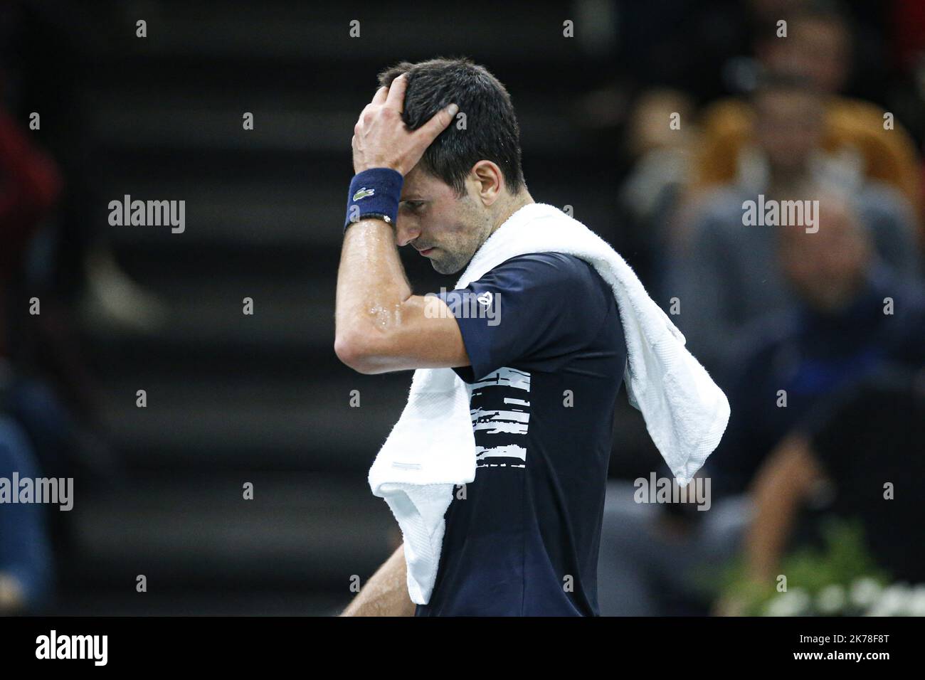 Novak Djokovic aus Serbien reagiert beim Rolex Paris Masters Tennisturnier in seiner zweiten Runde gegen Corentin Moutet aus Frankreich? In Paris, Frankreich.30.10.2019 Stockfoto