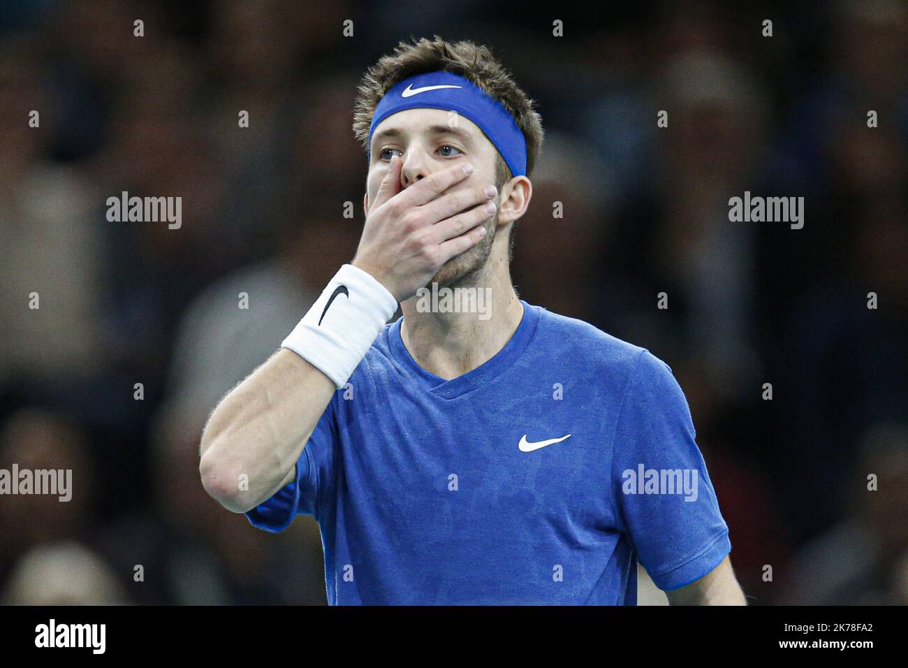 Corentin Moutet aus Frankreich reagiert beim Rolex Paris Masters Tennisturnier in seiner zweiten Runde gegen Novak Djokovic aus Serbien? In Paris, Frankreich.30.10.2019 Stockfoto