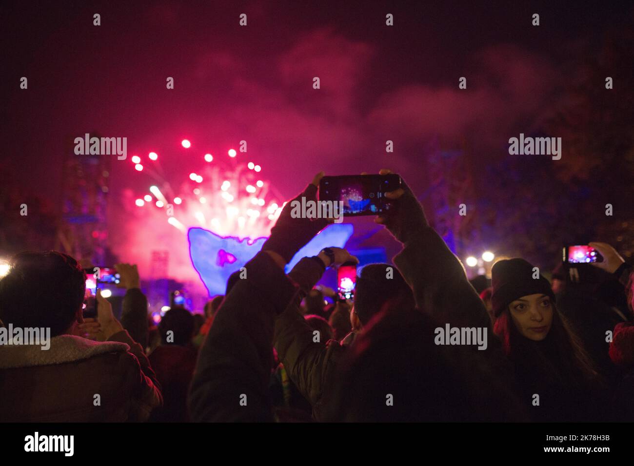 Sadak Souici / Le Pictorium - 9/11/2019 - Allemagne / Berlin - 30 ans de la chute du Mur : des Milliers d'Allemands rammelt ein großes Konzert in Berlin.Il y a trente ans, l'Allemagne vivait un evenement qui a change la face du monde. / 9/11/2019 - Deutschland / Berlin - 30 Jahre nach dem Mauerfall: Tausende Deutsche versammelten sich in Berlin zu einem großen Konzert. Vor dreißig Jahren lebte Deutschland ein Ereignis, das das Gesicht der Welt veränderte. Stockfoto