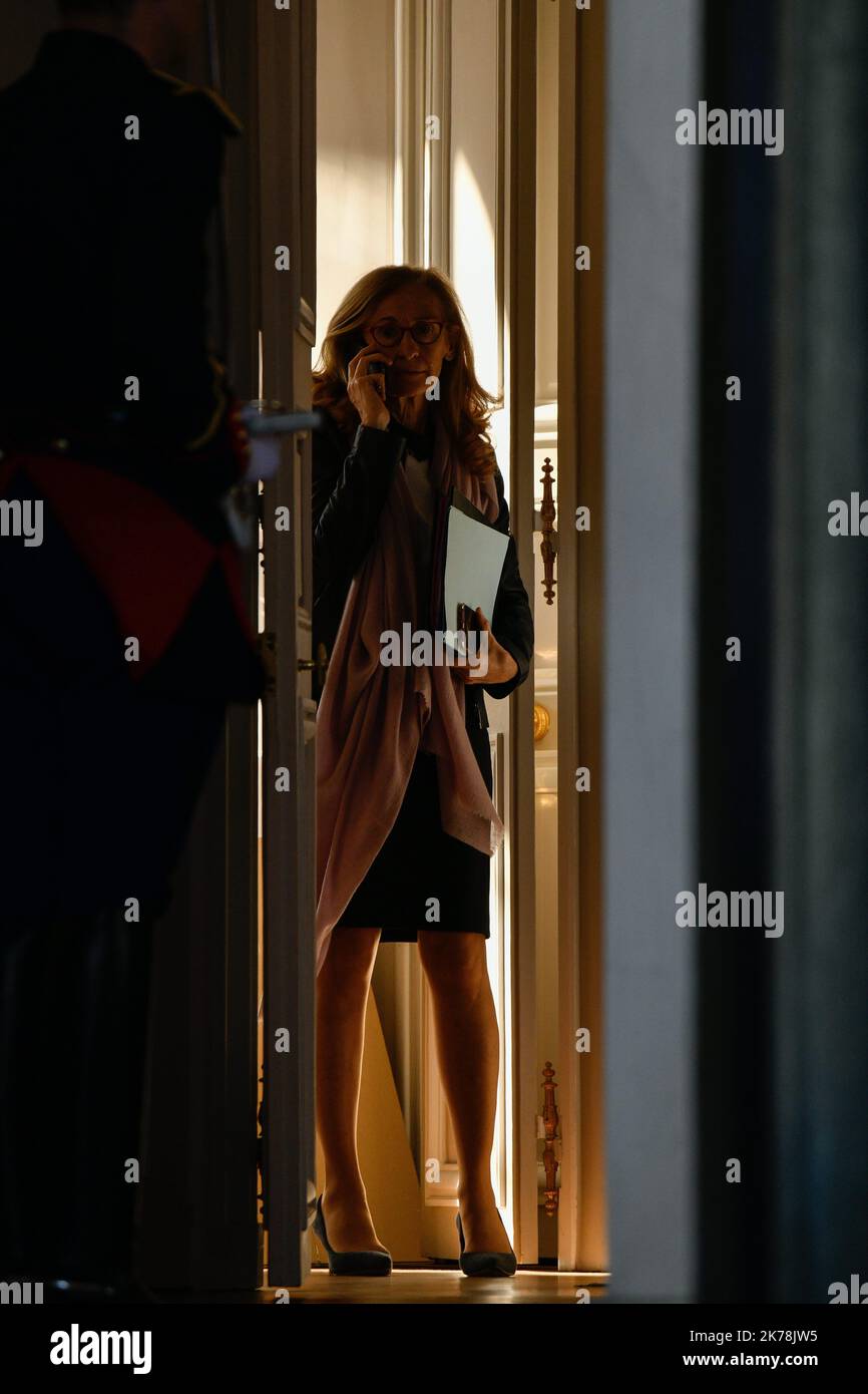 Nicole Belloubet, la Ministre de la Justice et Garde des Sceaux en sortie du Conseil des Ministres du 20 November 2019 / 2019 - Frankreich / Ile-de-France (Region) / Paris - Nicole Belloubet, Justizministerin und Generalanwältin, verlässt den Ministerrat vom 20. November 2019 Stockfoto