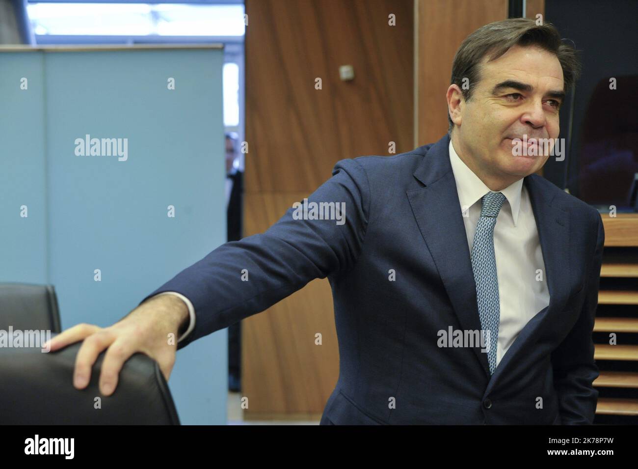 Die EU-Kommissare trafen sich heute in Brüssel unter der Präsidentschaft von Ursula von der Leyen. Margaritis Schinas, Kommissarin für die Förderung europäischer Werte. Stockfoto