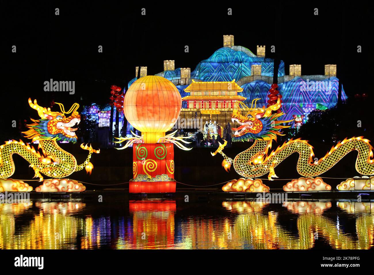 Chinesische Laternen werden im Rahmen des chinesischen Laternenfestivals gezeigt, das am Freitag, dem 13. Dezember 2019, in Nizza, Frankreich, stattfindet. Stockfoto